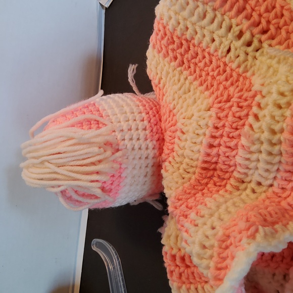 19 in vintage handmade crocheted baby with hard plastic head,hands. - Picture 8 of 8